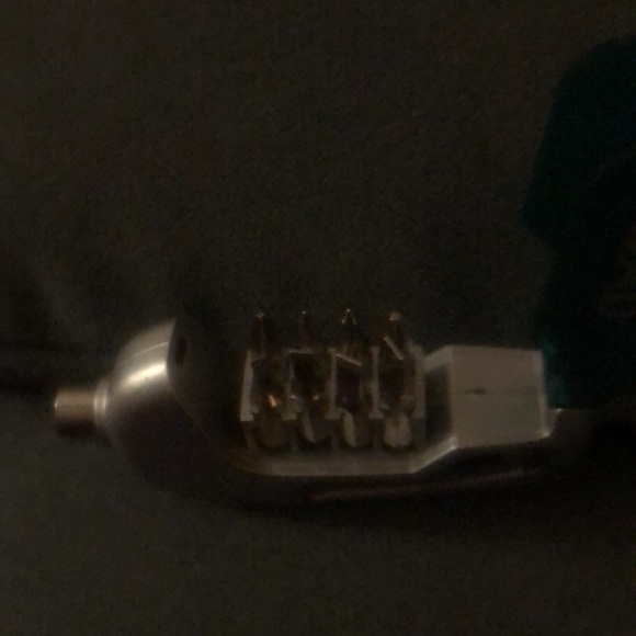 Dad screwdriver with small flashlight. - Picture 3 of 4